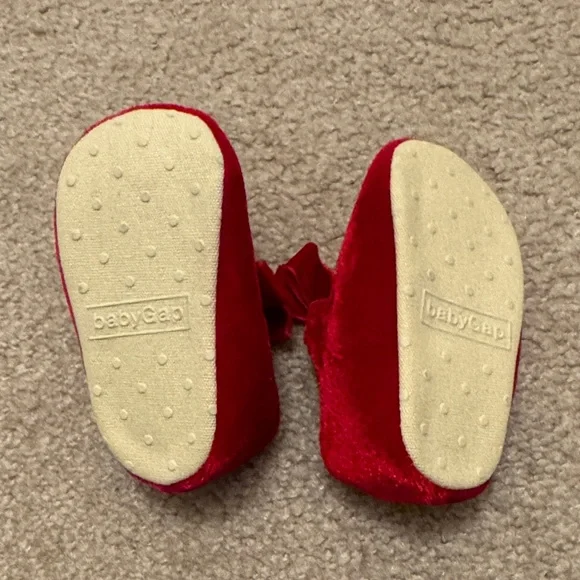 Baby GAP Red Velvet Bow Dress Shoes - Picture 3 of 7